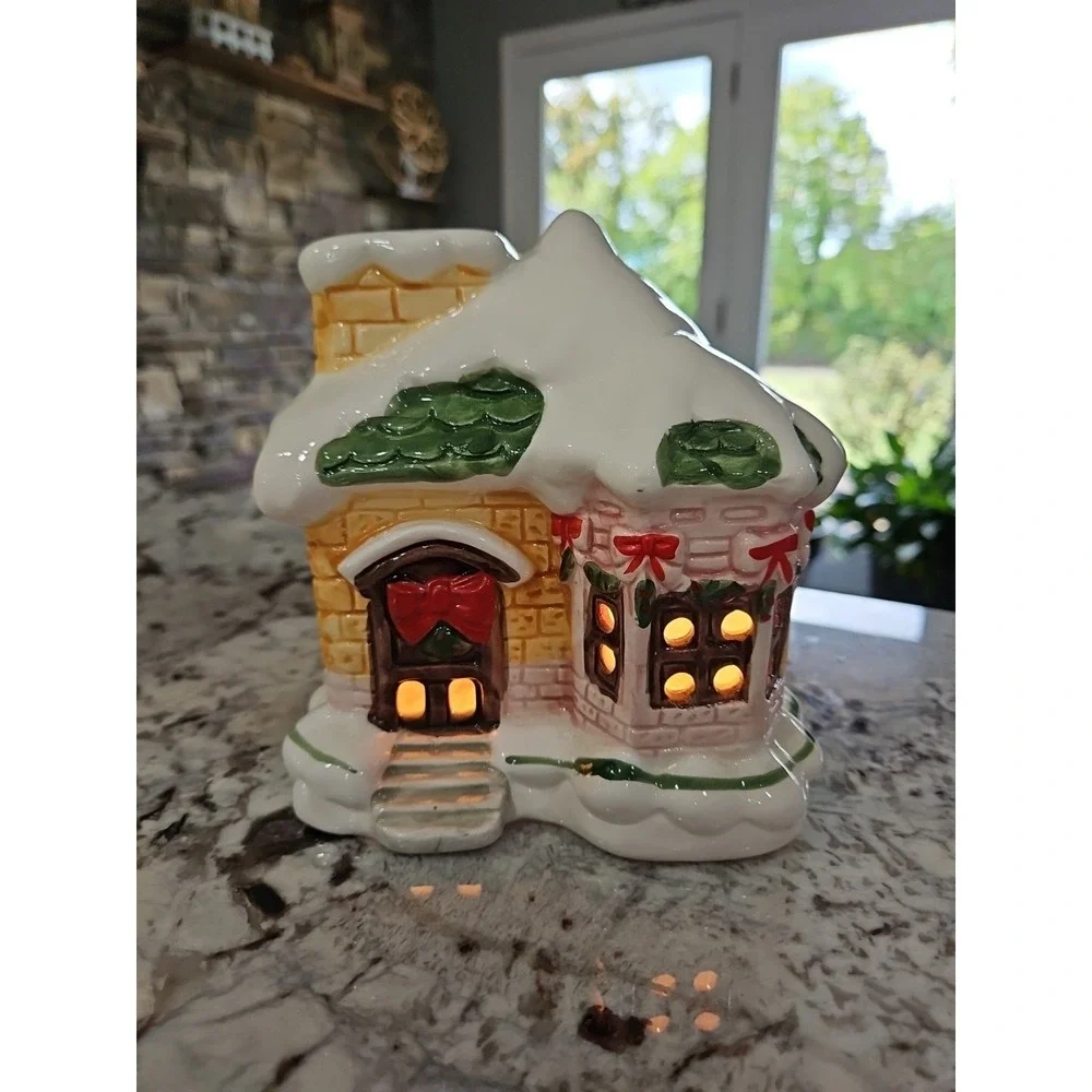 Vintage‎ Ceramic Light Up Christmas Lamp (With Original Box)